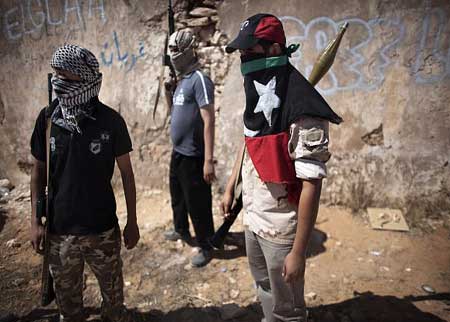 ليبيا: ثوار "سابقون" يهاجمون مقر الحكومة الانتقالية