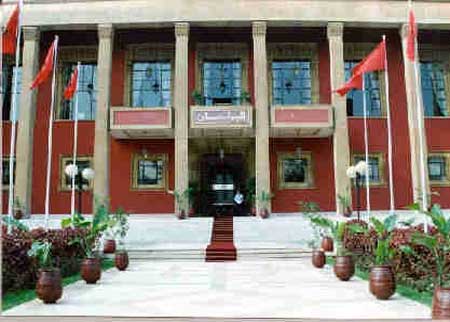 البرلمان المغربى يصدق على قانون يوزع السلطات بين الملك ورئيس الوزراء