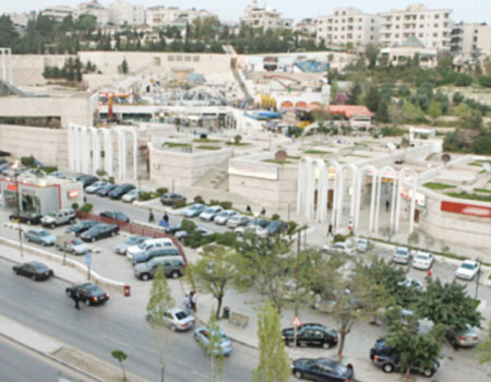 إخلاء وشيك لمكاتب تأجير السيارات السياحية في حدائق الملك عبدالله 