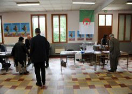 بدء الانتخابات التشريعية في الجزائر 