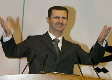 العشرات يتظاهرون أمام السفارة السورية في عمان دعما للأسد العشرات يتظاهرون أمام السفارة السورية في عمان دعما للأسد