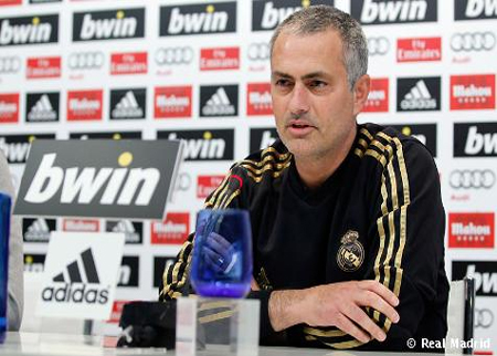 مورينيو يشير الى احتمال رحيل كاكا عن ريال مدريد مورينيو يشير الى احتمال رحيل كاكا عن ريال مدريد