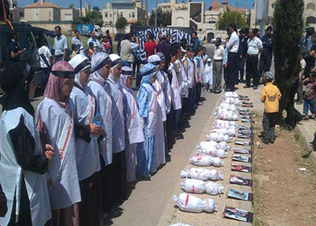 اعتصام لأطفال حزب التحرير قبالة السفارة السورية ( صور وفيديو ) اعتصام لأطفال حزب التحرير قبالة السفارة السورية ( صور وفيديو )