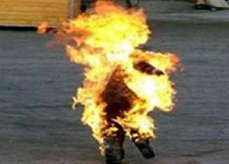 شاب تونسي ينتحر حرقا 