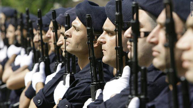 لبنان: 3 قتلى باشتباكات بعد اعتقال شاب بتهمة الإرهاب