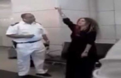 سيدة تعتدي بالضرب على ضابط شرطة بمطار القاهرة سيدة تعتدي بالضرب على ضابط شرطة بمطار القاهرة