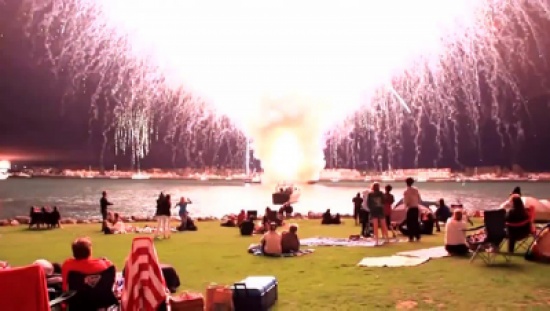 شاهد: لحظة إطلاق 7 آلاف صاروخ من الألعاب النارية
