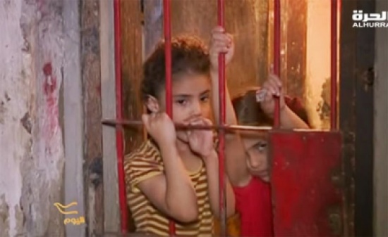 بالفيديو : مصري يعرض بناته للبيع أمام مقر مجلس الوزراء في مصر بالفيديو : مصري يعرض بناته للبيع أمام مقر مجلس الوزراء في مصر