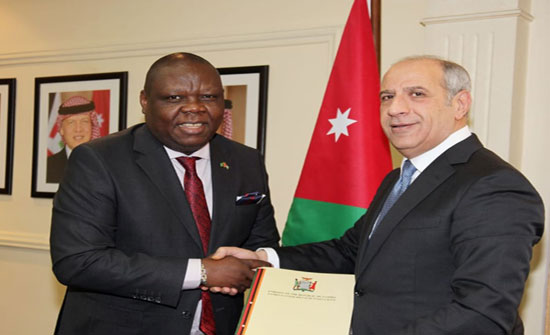 الخارجية تتسلم نسخة من اوراق اعتماد سفير زامبيا