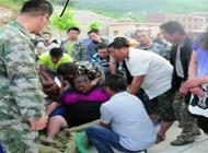 بالفيديو: صيني بدين ينقل بشبكة صيد ومروحية إلى المستشفى