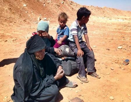 هروب 300 مسن سوري للأردن منهم 44 شخصاً تجاوزوا الـ 100 عام هروب 300 مسن سوري للأردن منهم 44 شخصاً تجاوزوا الـ 100 عام