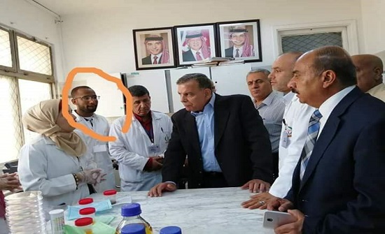 "التواصل الاجتماعي" ينتصر لفرج ويعيده إلى عمله "التواصل الاجتماعي" ينتصر لفرج ويعيده إلى عمله