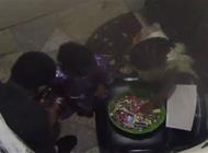 بالفيديو: شاهد مدى جشع هذا الرجل