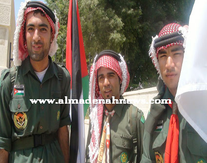 شباب من جامعة إربد الأهلية يطوفون المؤسسات الرسمية مشيا على الأقدام انتماء للأردن وولاء للهاشميين ( فيديو ) شباب من جامعة إربد الأهلية يطوفون المؤسسات الرسمية مشيا على الأقدام انتماء للأردن وولاء للهاشميين ( فيديو )