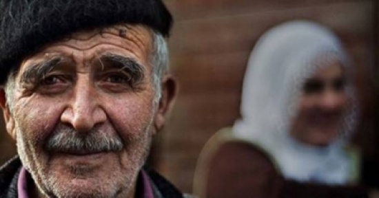 فيديو| بعد 60 عاما من الزواج كشفت له السر وهي على فراش الموت !