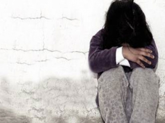 فتاة تقدم شكوى ضد والدها وتطالب بــ ( تعويض ضرر )