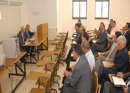 لقاء رئيس الجامعة مع أسرة كلية الاقتصاد والعلوم الإدارية في الجامعة