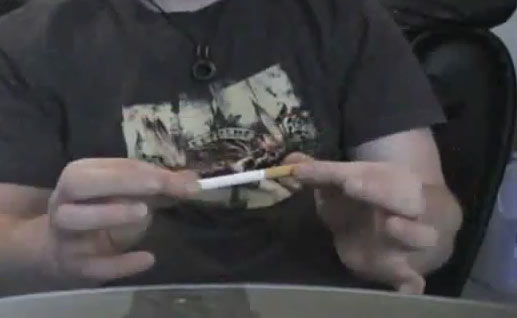 خدعة سحرية لإخفاء سيجارة و إعادتها 