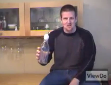 وضع بيضة داخل زجاجة 