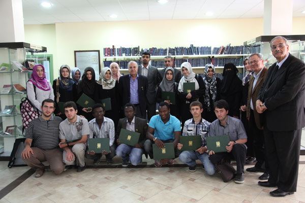 رئيس جامعة البترا يرعى تخريج الدفعة الأولى من طلبة جامعة إسطنبول في برنامج العربية لغير الناطقين بها 