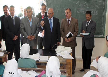 وزير التربية يتفقد عددا من مدارس عمان الثالثة