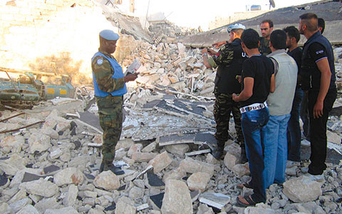 إعدامات ميدانية في حمص.. والجيش الحر يقدم الحماية للمراقبين 