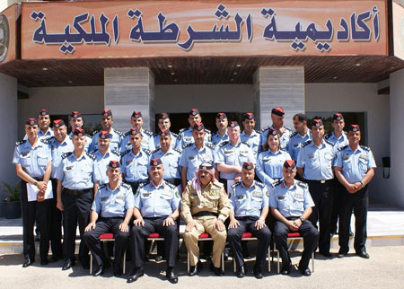 الاحتفال بتخريج عدد من الدورات في اكاديمية الشرطة الملكية 