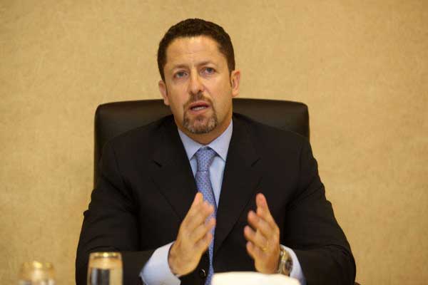 وزير الطاقة يطلع على استعدادات الكهرباء الوطنية لاحمال الصيف 