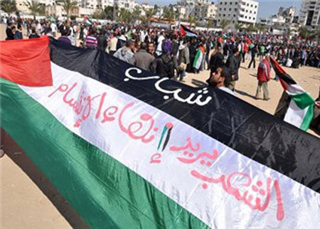 نشطاء يضربون عن الطعام لانهاء الانقسام وتحقيق الوحدة