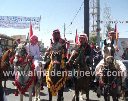 معان تخرج بالآلاف تأييدا وولاء للملك ( صور وفيديو ) معان تخرج بالآلاف تأييدا وولاء للملك ( صور وفيديو )