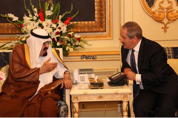 وزير الخارجية ينقل رسالة من الملك الى خادم الحرمين وزير الخارجية ينقل رسالة من الملك الى خادم الحرمين