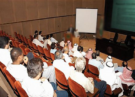 محاضرة حول المفاعل النووي في الجمعية العربية للفكر والثقافة الثلاثاء