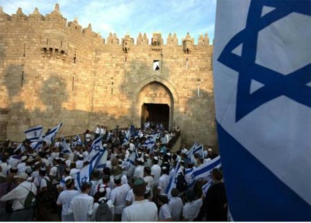 مستوطنون يقتحمون الأقصى وتنديد بالتهويد