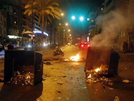 قتيلان و18 جريحاً في اشتباكات مسلحة ببيروت