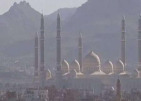 قتلى وجرحى في هجوم انتحاري استهدف الجيش اليمني في صنعاء 