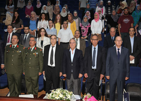 رئيس جامعة البترا يرعى أعمال اليوم العلمي لكلية الصيدلة والعلوم الطبية في الجامعة