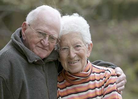 برنامج شباب للعمل يزور دار الأسرَّة البيضاء للمسنين  