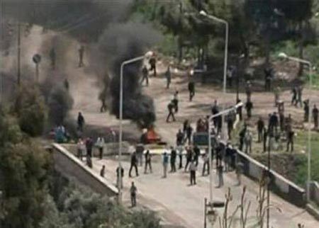 إضراب عام يشل إحدى بلدات ريف حماة.. ومواجهات مسلحة بين عناصر النظام ومنشقين