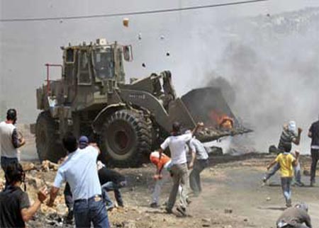 اشتبـاكات بيـن الشــرطـة الإسـرائيـليـة ومتطرفين يهود حاولوا اقتحام المسجد الأقصي 