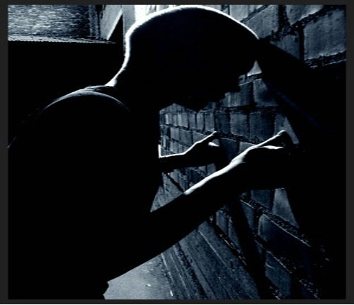 روسية تحبس نجلها لمدة 33 عاما لحمايته من سخرية جيرانه