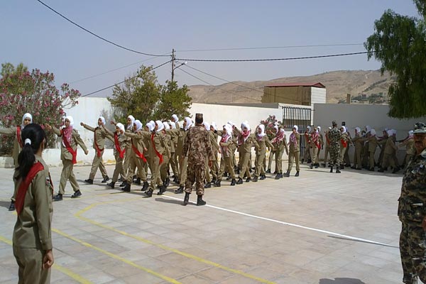 تخريج 130 طالبة وطالبا في دورات التدريب العسكري بالطفيلة