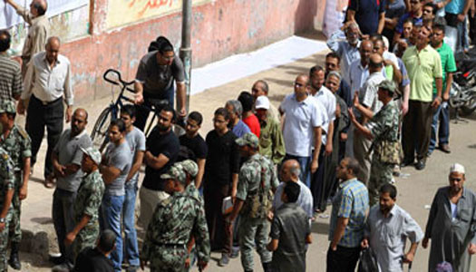المصريون يتجهون للجان لليوم الثانى على التوالى لاختيار الرئيس.. 