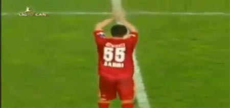 لاعب يحرك جمهور باكمله