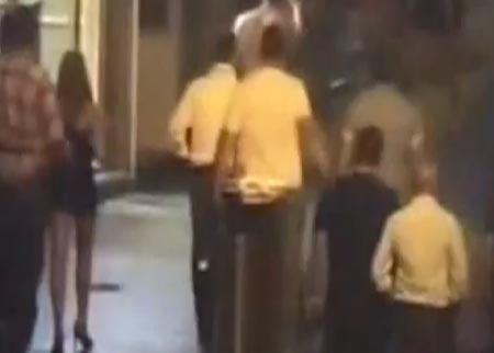 شباب يعاكسون بطلين كراتيه متنكرين انظر ماذا حدث!!!