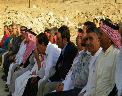 عشائر من بني حسن تعتصم في عوجان 