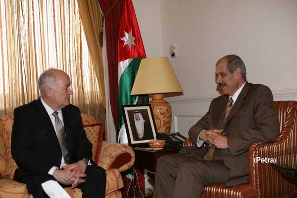 رئيس الوزراء يستقبل رئيس جامعة جورج واشنطن الاميركية 