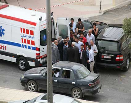 حادث سير للنائب الشوابكة مع سيارة تقودها سيدة والشخانبة يتابع نقلها للمستشفى حادث سير للنائب الشوابكة مع سيارة تقودها سيدة والشخانبة يتابع نقلها للمستشفى