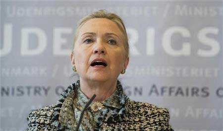 كلينتون تعرض أسباب رفض التدخل العسكري في سوريا