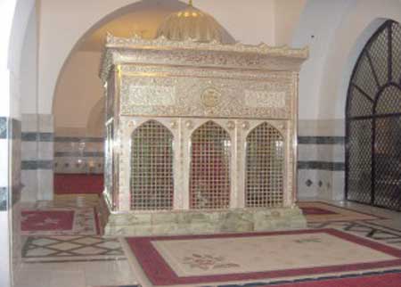سياحة دينية نشطة لمقامات الصحابة في المزار الجنوبي سياحة دينية نشطة لمقامات الصحابة في المزار الجنوبي