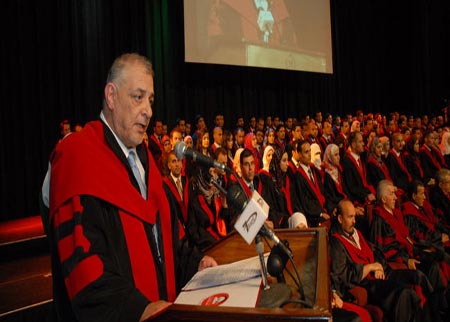 الاحتفال بتخريج الفوج الأول من طلبة كلية الطب البشري في الجامعة الهاشمية وكلمة رئيس الجامعة الهاشمية ( صور ) الاحتفال بتخريج الفوج الأول من طلبة كلية الطب البشري في الجامعة الهاشمية وكلمة رئيس الجامعة الهاشمية ( صور )